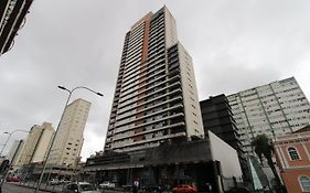 Prédio em frente ao shopping Estação